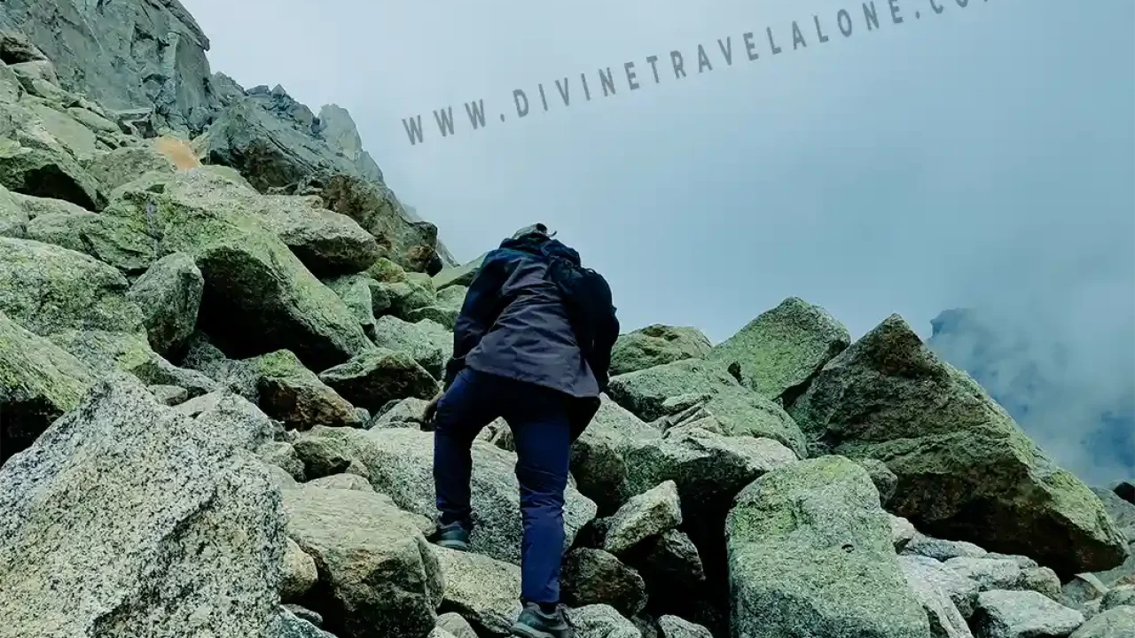 Boulders at Kinnar Kailash Trek